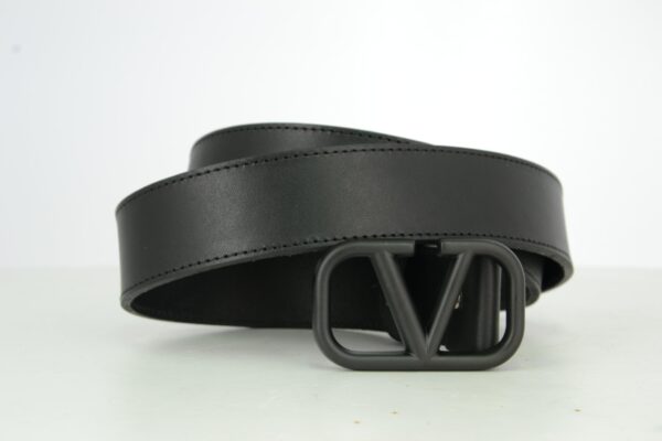 Black V Black Buckle Leather Belt - Image 4