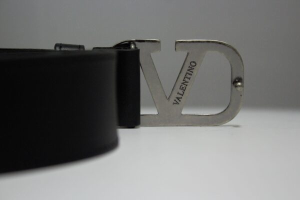 Black V Silver Buckle Leather Belt - Image 2